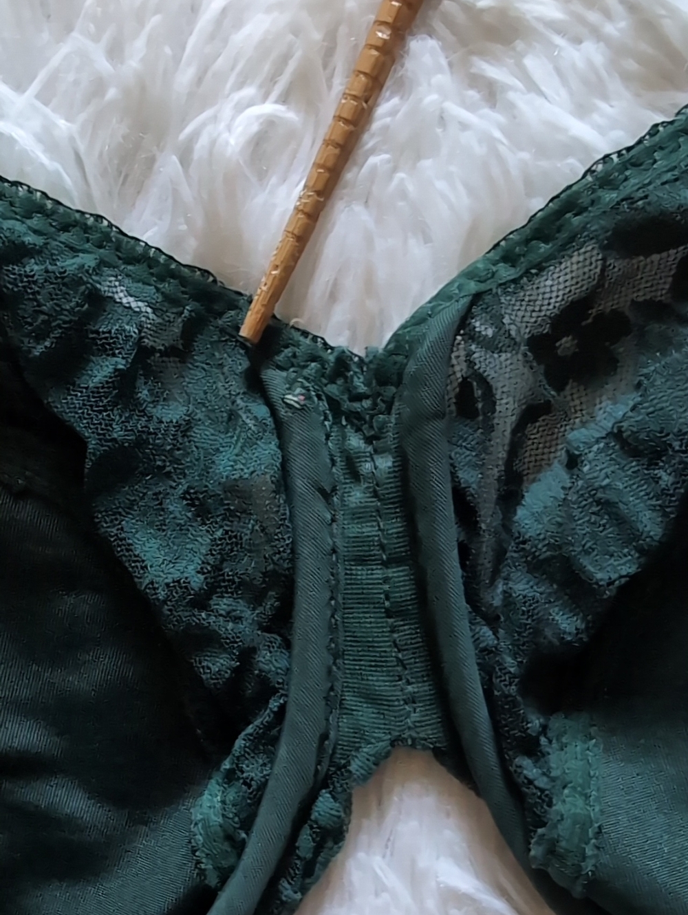 90s Vintage Lily of France Green Satin & Lace Unlined Bra w/ Underwire 36D - Picture 6 of 10